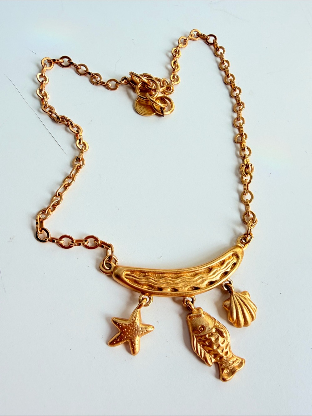 Anne Klein Matte Gold  Y2K starfish, shell necklace